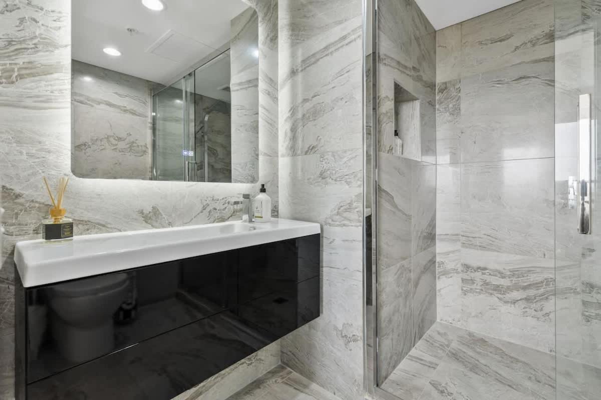 Modern 1br W Pool & Gym Steps To Takapuna