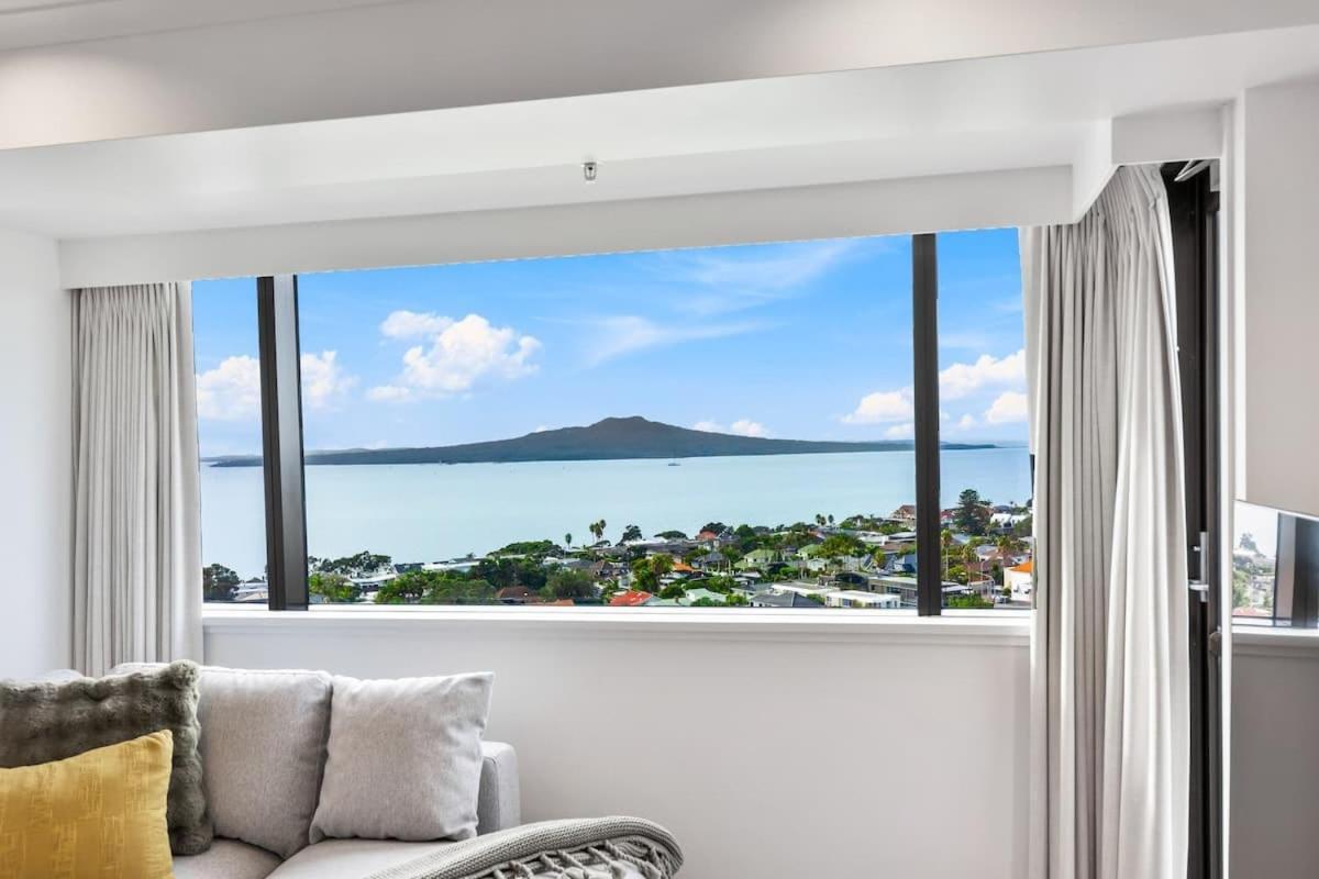 Modern 1br W Pool & Gym Steps To Takapuna Apartment