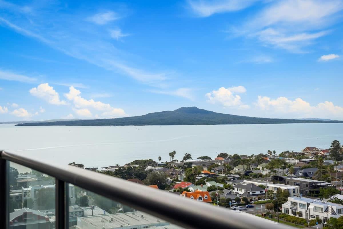 Modern 1br W Pool & Gym Steps To Takapuna *