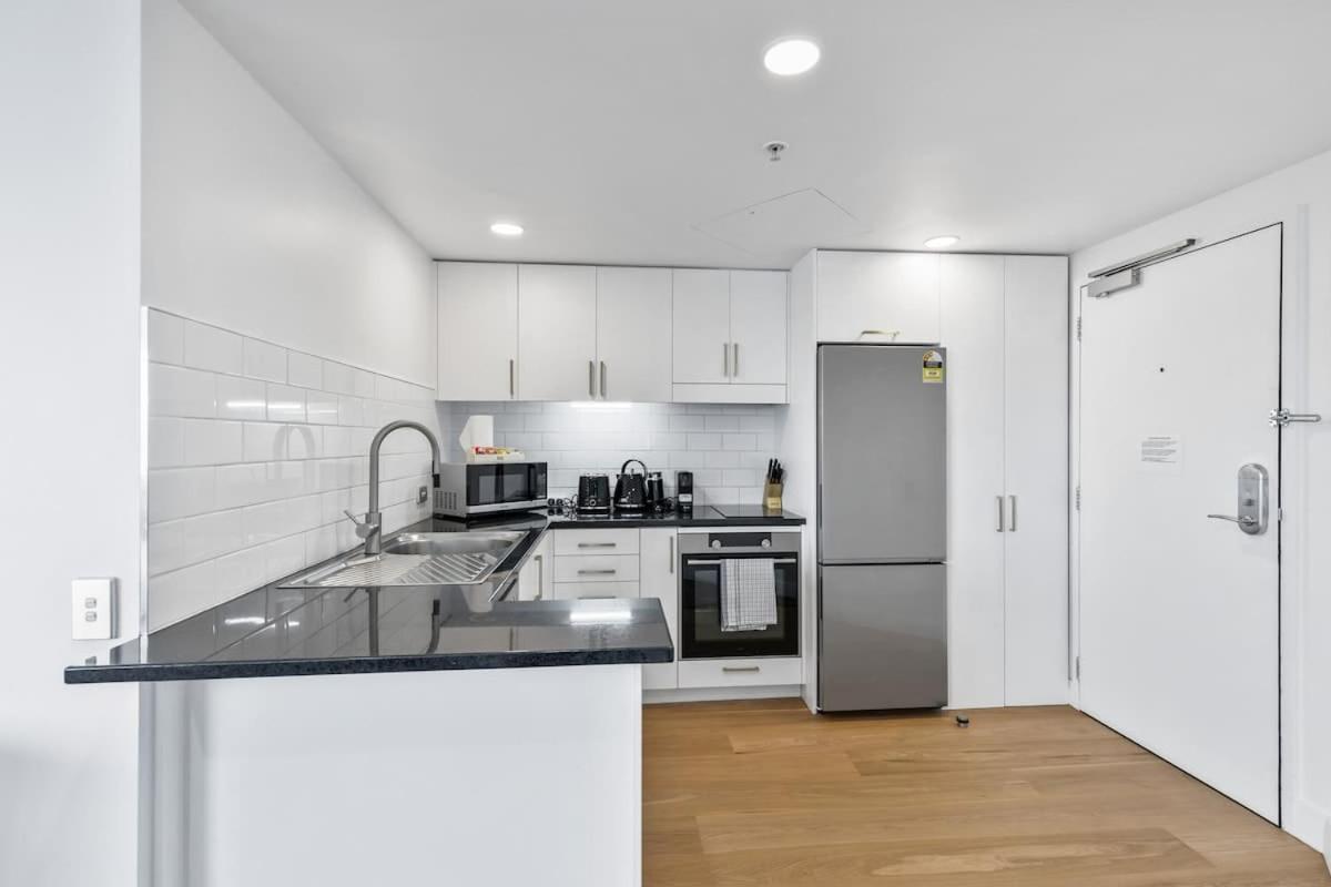 Modern 1br W Pool & Gym Steps To Takapuna * Auckland