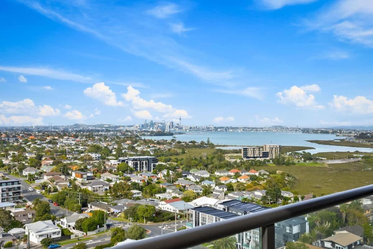 Modern 1br W Pool & Gym Steps To Takapuna