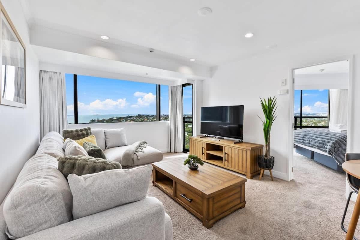 Modern 1br W Pool & Gym Steps To Takapuna